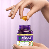 Zzzquil Natura Melatonina Sabor Plátano Y Mango 60 Gummies